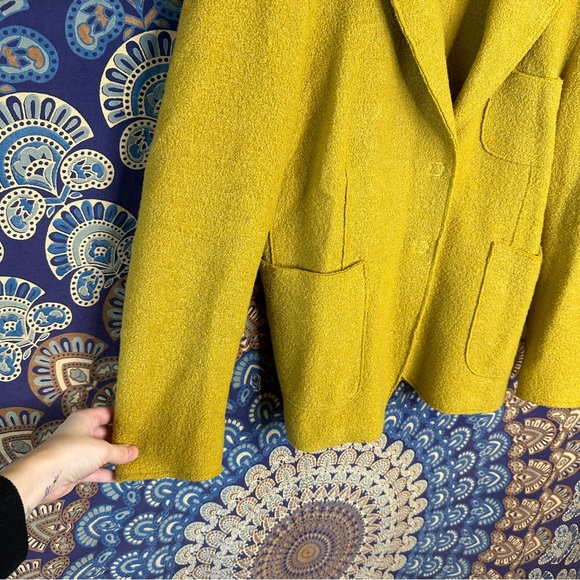 Mustard yellow blazer - Picture 2 of 9